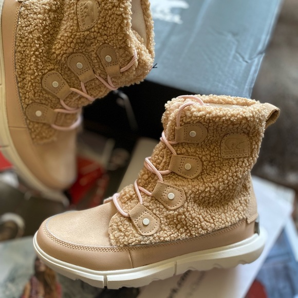 Sorel Women's Explorer II Joan Cozy Boot